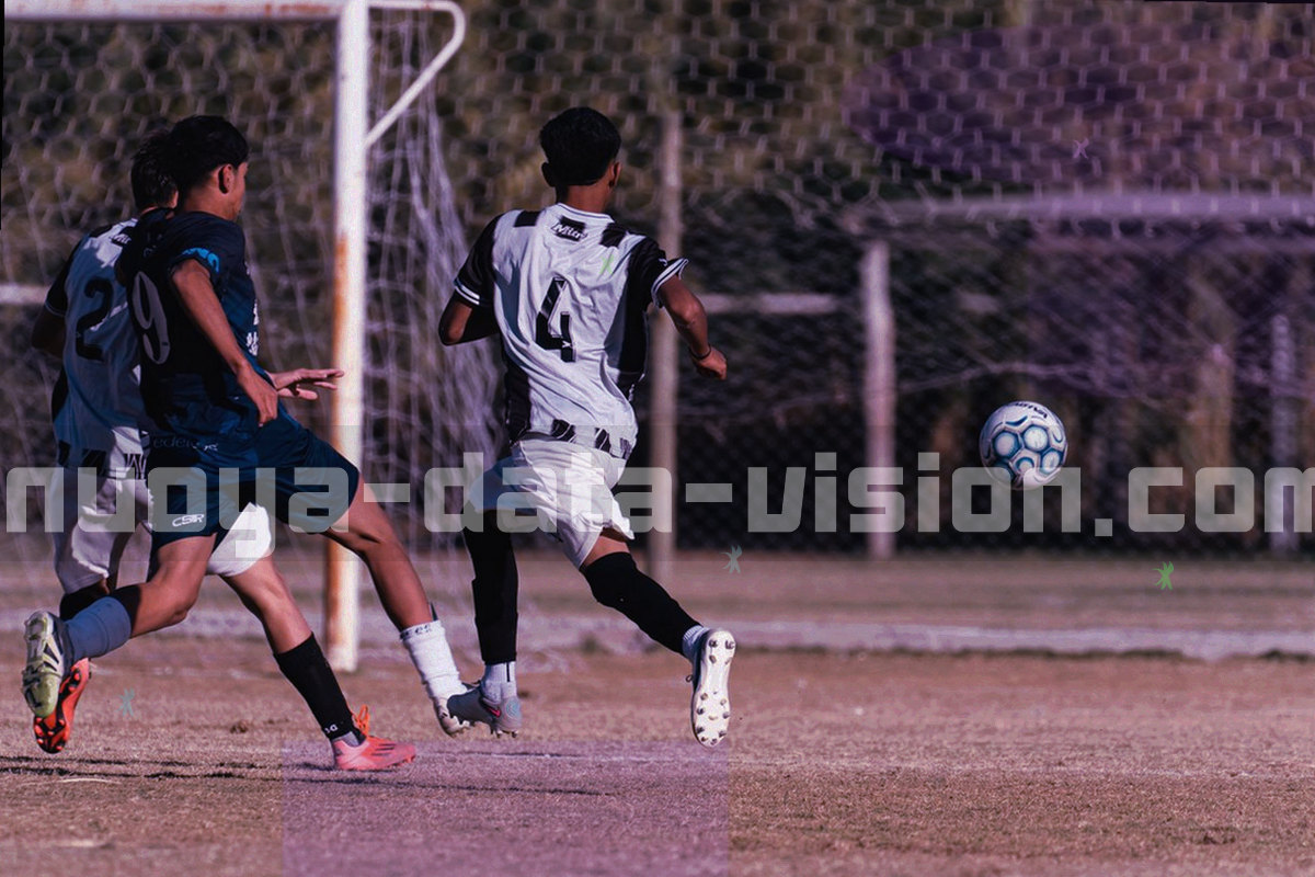 多人围坐查看屏幕与纸质表格的远景剪影，不出现面部特写